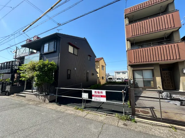 敷地面積約99.17平米（約29.99坪）の整形地となります。前面道路は南側（公道・約5.4ｍ）に面しております。