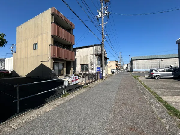 敷地面積約99.17平米（約29.99坪）の整形地となります。前面道路は南側（公道・約5.4ｍ）に面しております。