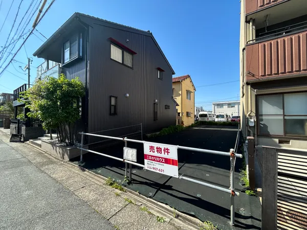 敷地面積約99.17平米（約29.99坪）の整形地となります。前面道路は南側（公道・約5.4ｍ）に面しております。