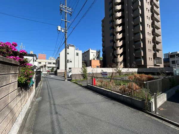 敷地面積約173.53平米（約52.49坪）の整形地となります。前面道路は北側（公道・約4.0ｍ）に面しております。