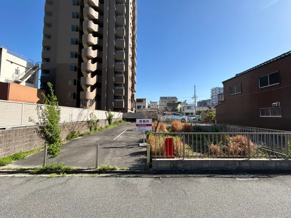敷地面積約173.53平米（約52.49坪）の整形地となります。前面道路は北側（公道・約4.0ｍ）に面しております。
