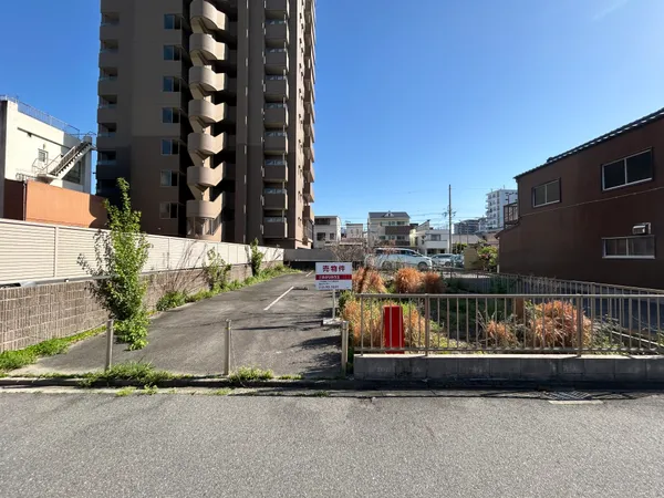 敷地面積約173.53平米（約52.49坪）の整形地となります。前面道路は北側（公道・約4.0ｍ）に面しております。
