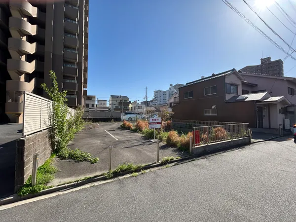 敷地面積約173.53平米（約52.49坪）の整形地となります。前面道路は北側（公道・約4.0ｍ）に面しております。