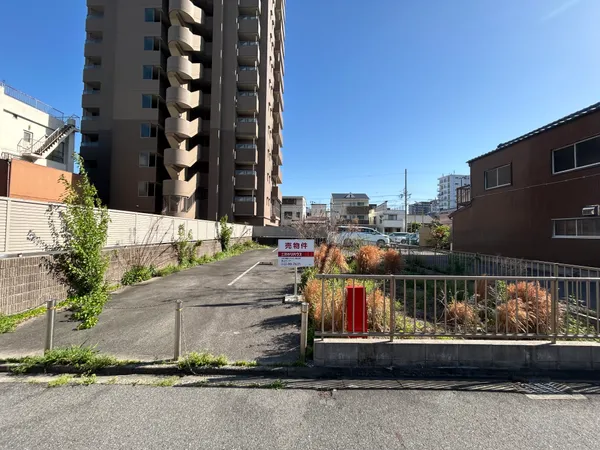 敷地面積約173.53平米（約52.49坪）の整形地となります。前面道路は北側（公道・約4.0ｍ）に面しております。