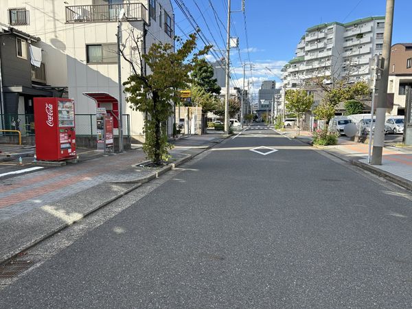 前面道路含む外観