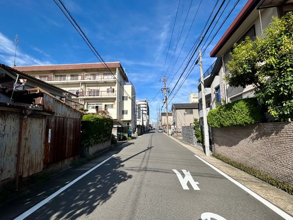 前面道路含む外観