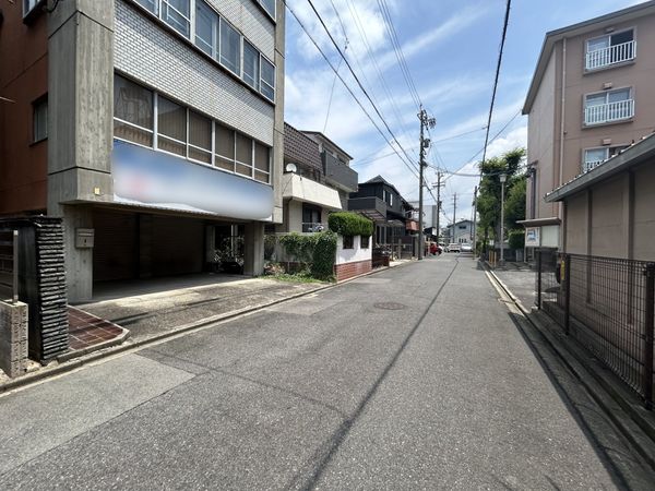 前面道路含む外観