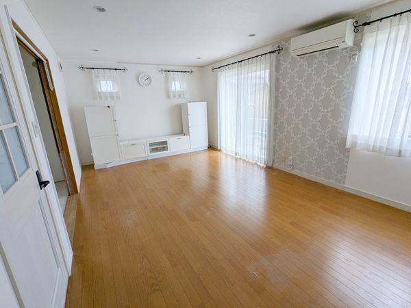 稲沢市平和町西光坊大門南 リビング 稲沢市平和町西光坊大門南 リビング