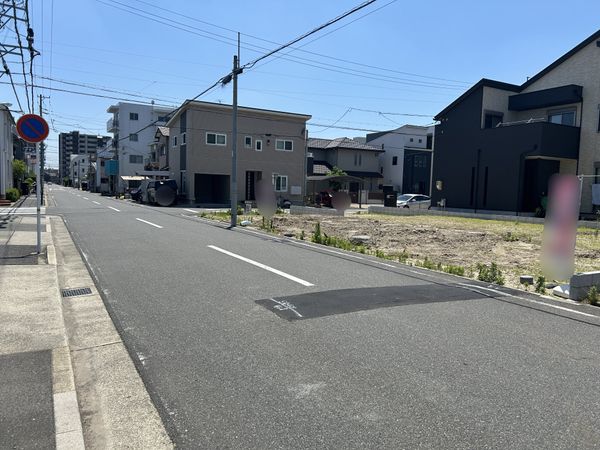 前面道路含む外観
