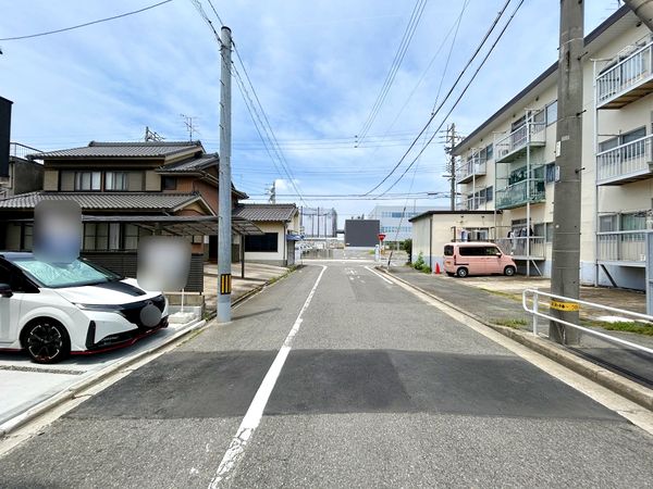 前面道路含む外観