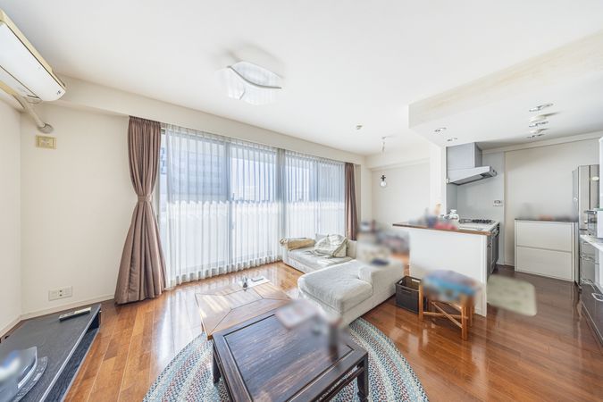 ロイヤルクレスト日比野 リビング