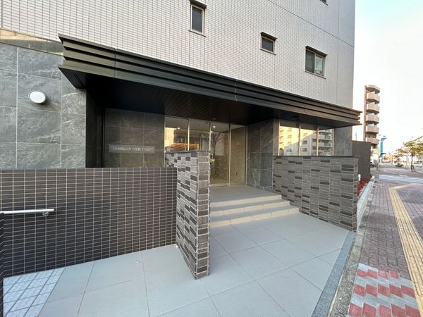 ファミリアーレ日比野スクエア エントランス ファミリアーレ日比野スクエア エントランス
