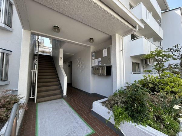 神宮東パークハイツ 3号棟 エントランス 神宮東パークハイツ 3号棟 エントランス