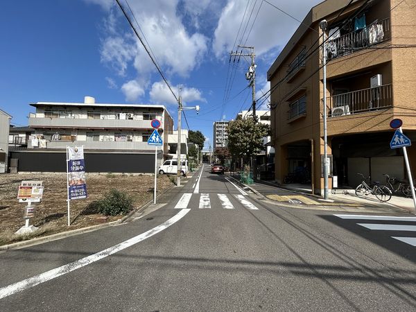 東区芳野1丁目 前面道路含む外観 東区芳野1丁目 前面道路含む外観