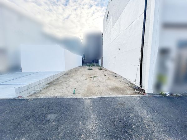 千種区高見1丁目 前面道路含む外観