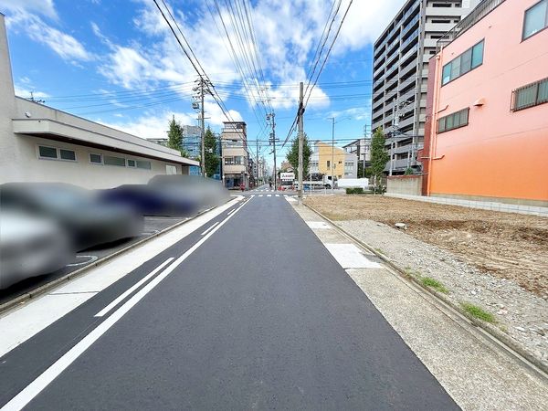 前面道路含む外観
