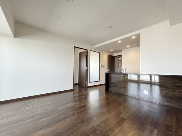 プレサンスジェネ千種内山Ⅱ リビング