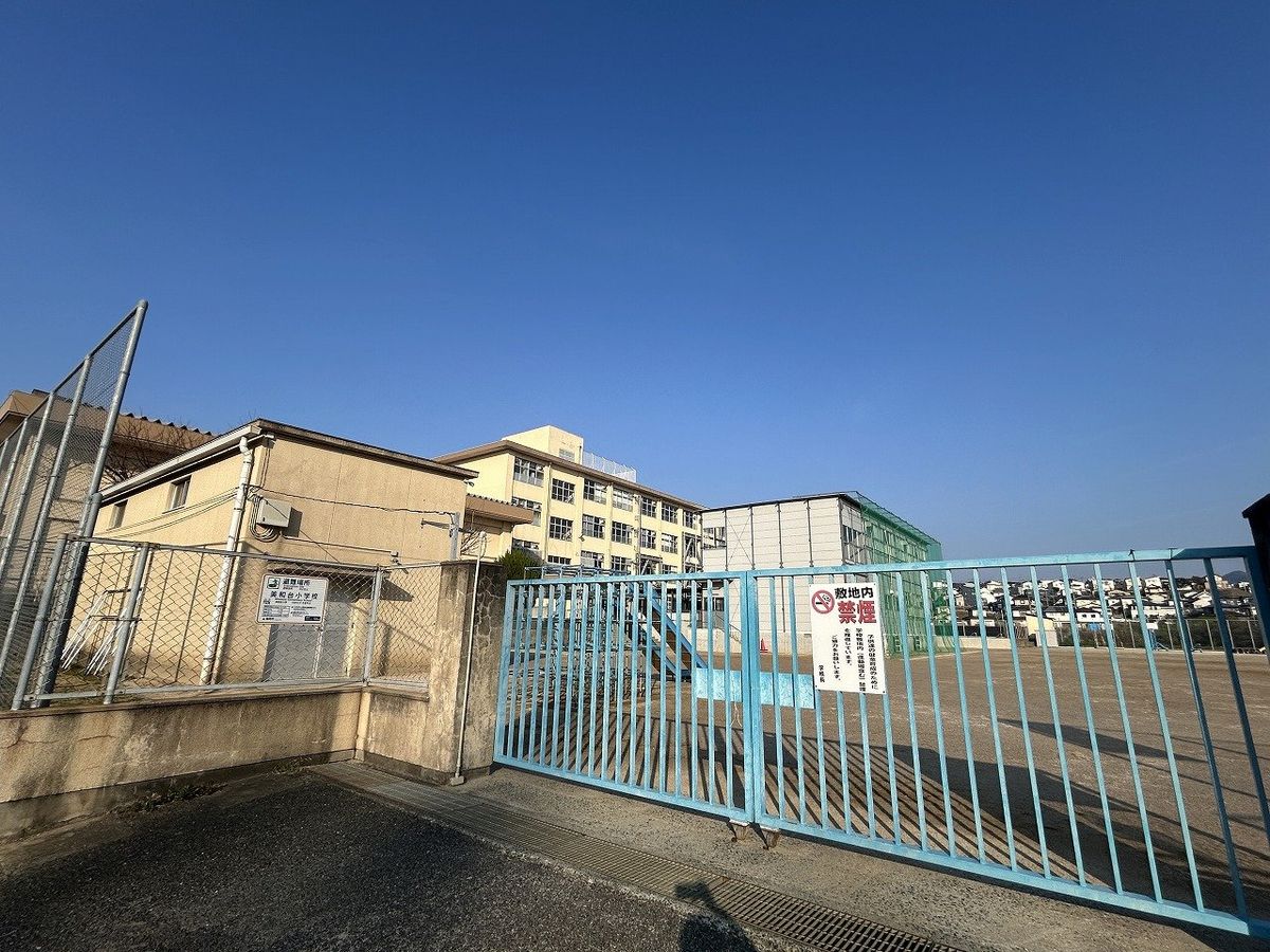東区美和台3丁目新築戸建1号棟 美和台小学校(約150m) 美和台小学校(約150m)