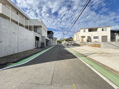 東区美和台3丁目新築戸建1号棟 前面道路含む外観 前面道路含む外観
