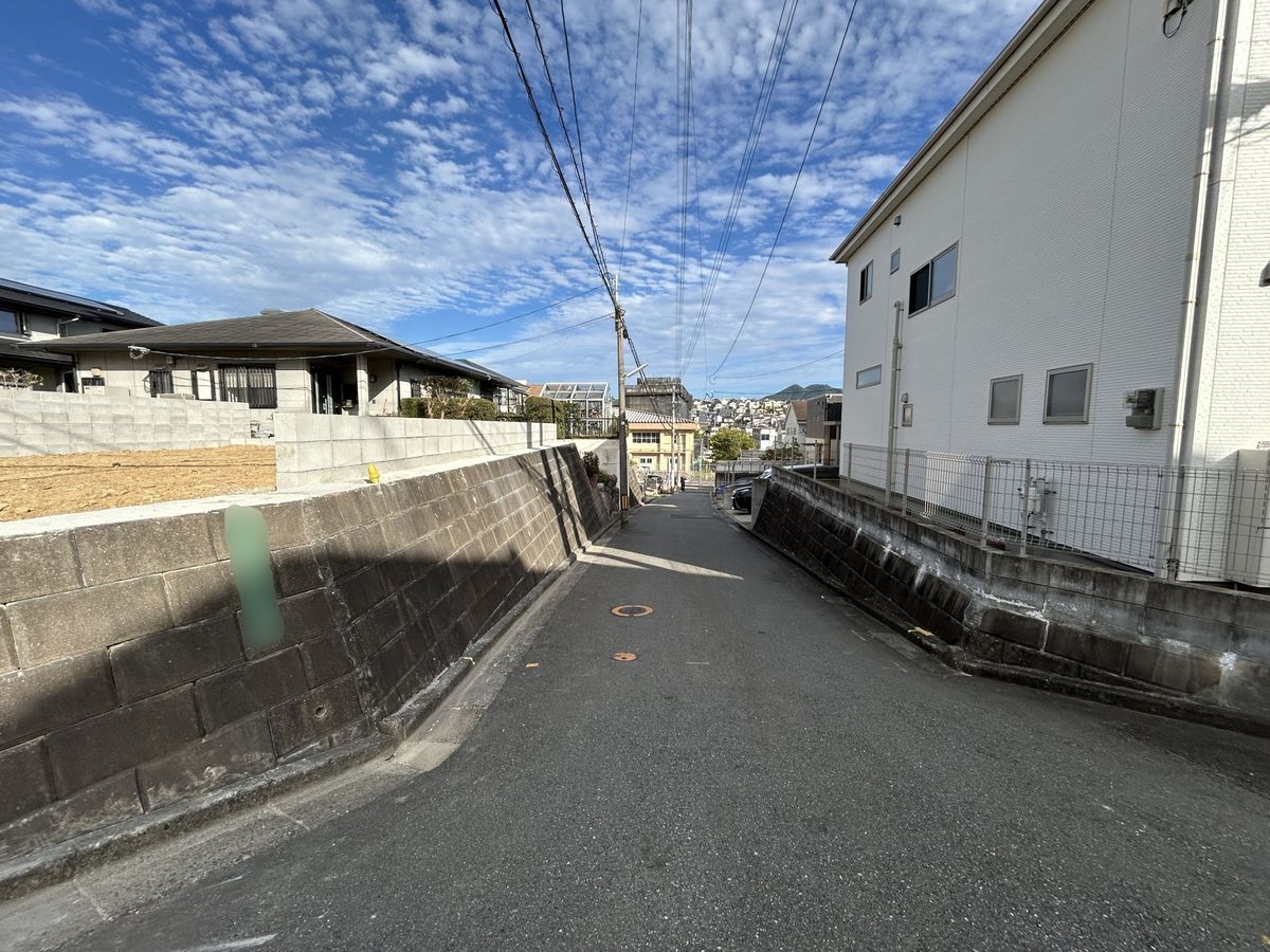 東区美和台3丁目新築戸建2号棟 前面道路含む外観 前面道路含む外観