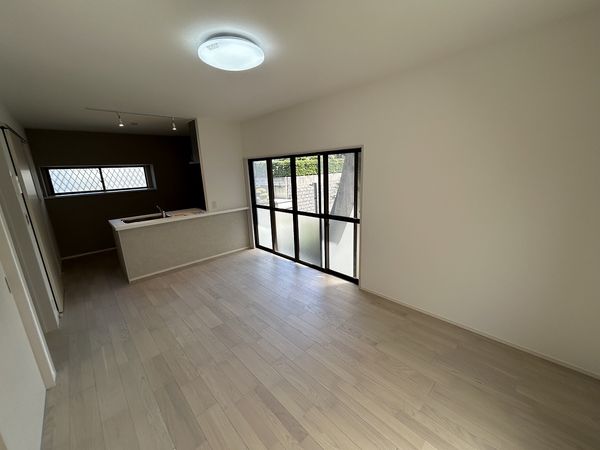 東区青葉6丁目戸建 リビング
