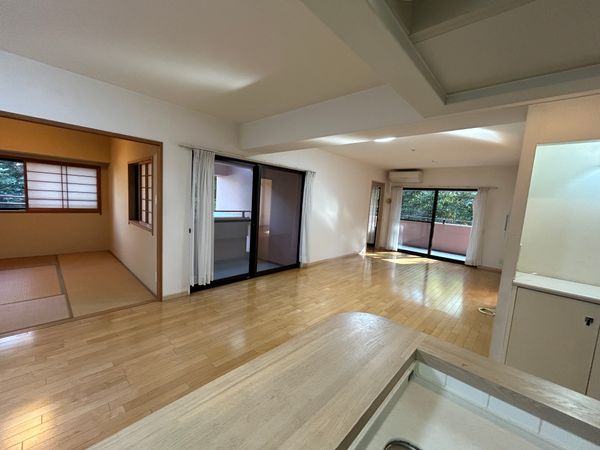 アプローズ香住ヶ丘弐番館 リビング