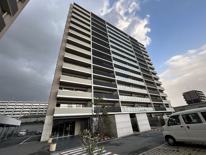 エイリックタウン箱崎公園ファミリアEAST棟 外観