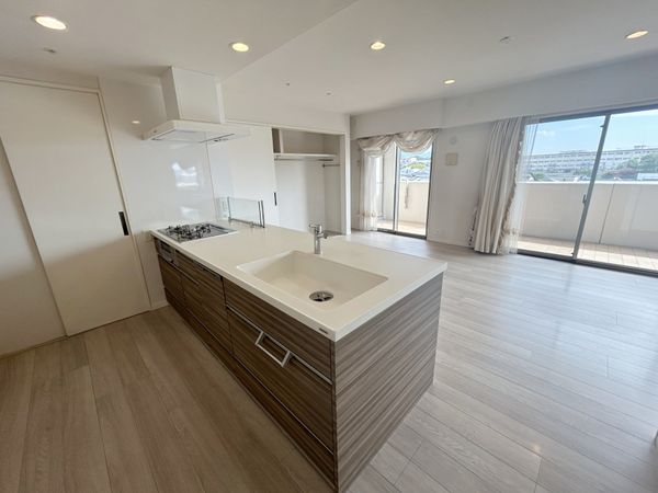 パークサンリヤン名島 リビング