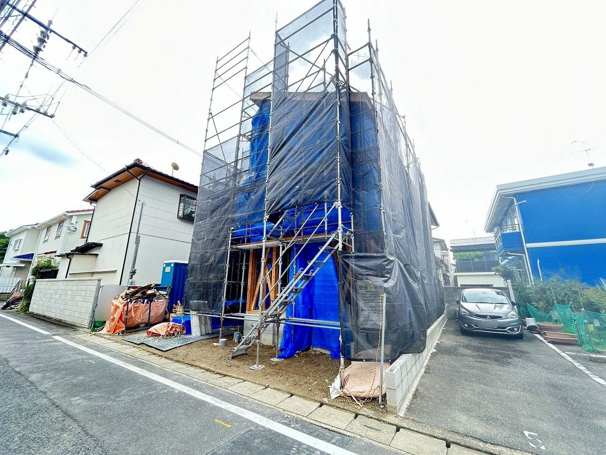 前面道路含む外観