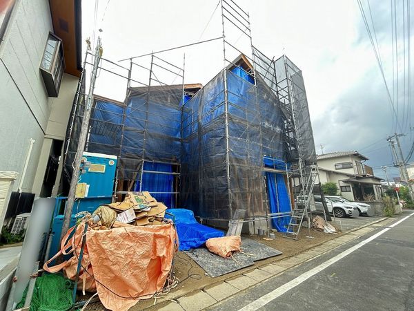 前面道路含む外観