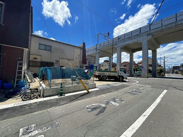 大野城市雑餉隈町1丁目 新築戸建 前面道路含む外観 大野城市雑餉隈町1丁目 新築戸建 前面道路含む外観