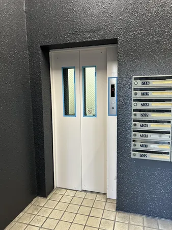 エレベーター外観