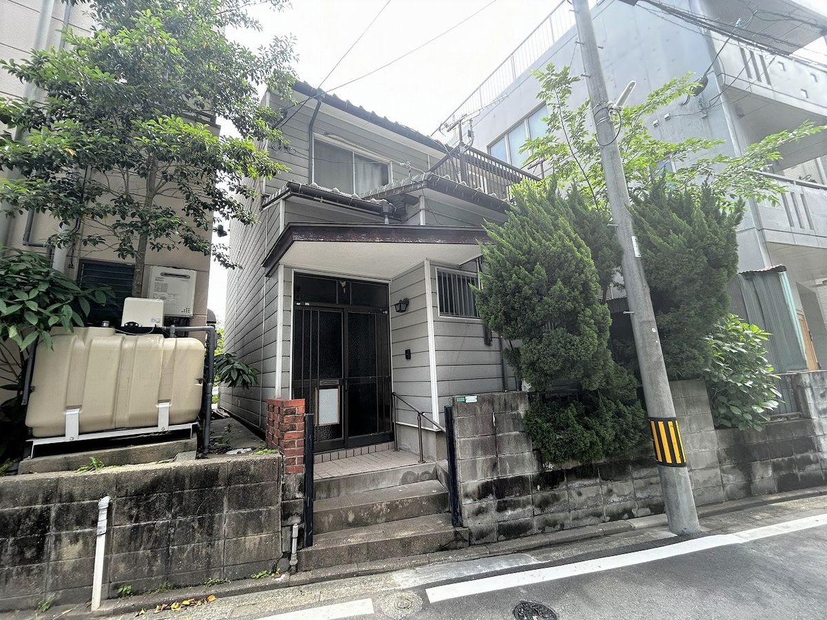 前面道路含む外観