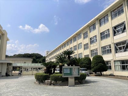 博多区東月隈五丁目 戸建一号棟 福岡市立席田中学校(約1450m) 福岡市立席田中学校(約1450m)