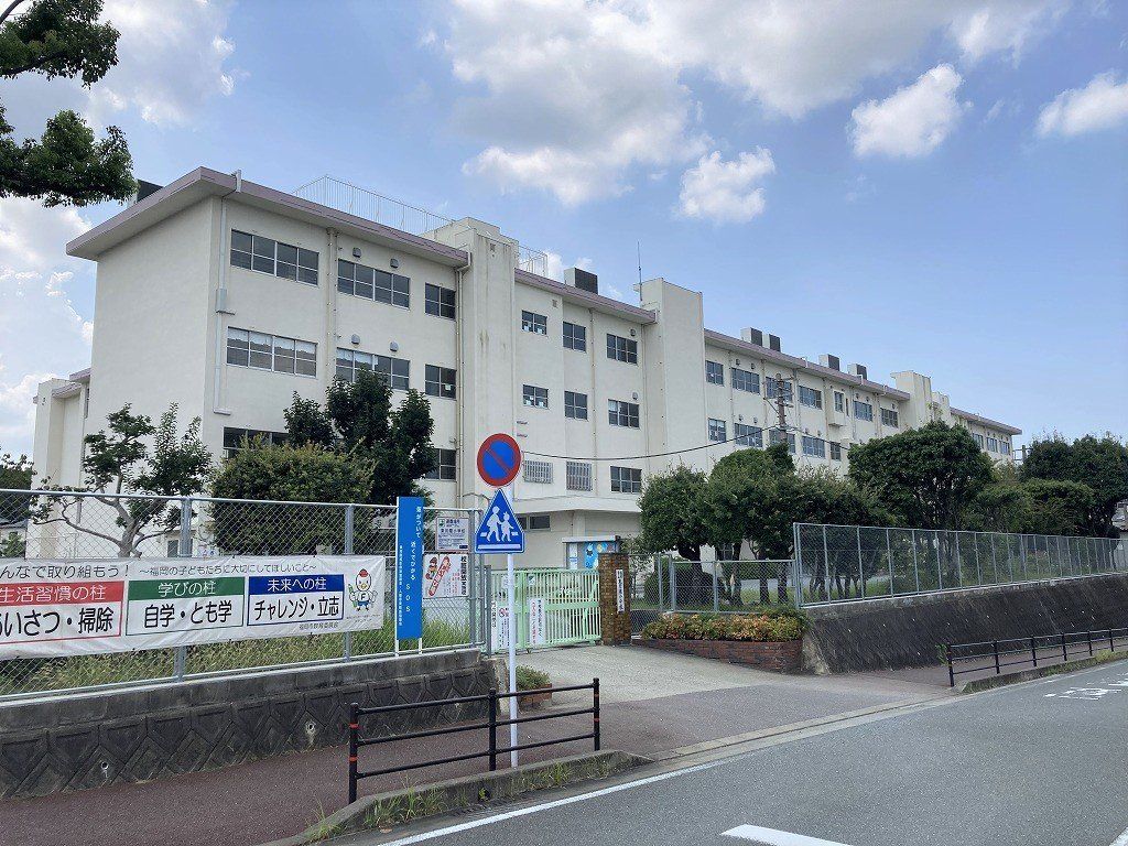 博多区東月隈五丁目 戸建二号棟 福岡市立東月隈小学校(約460m) 福岡市立東月隈小学校(約460m)