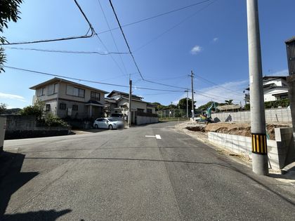 博多区東月隈五丁目 戸建二号棟 前面道路含む外観 前面道路含む外観