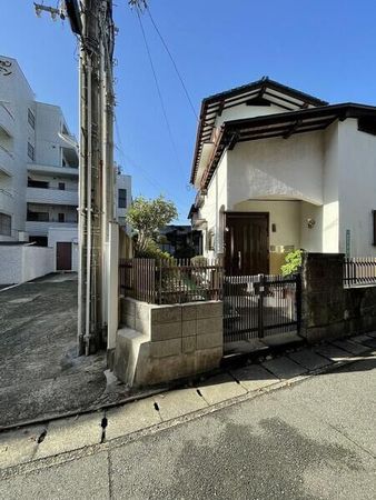 前面道路含む外観