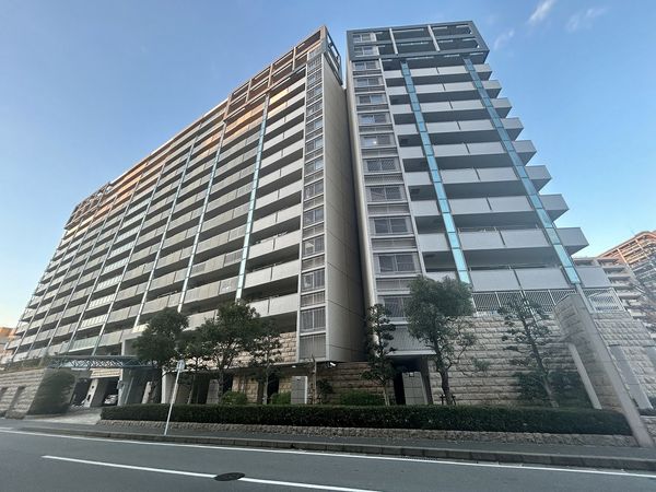 アンピール千早駅前通り 外観