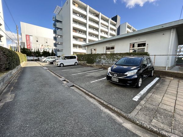 ニュー千早団地 駐車場