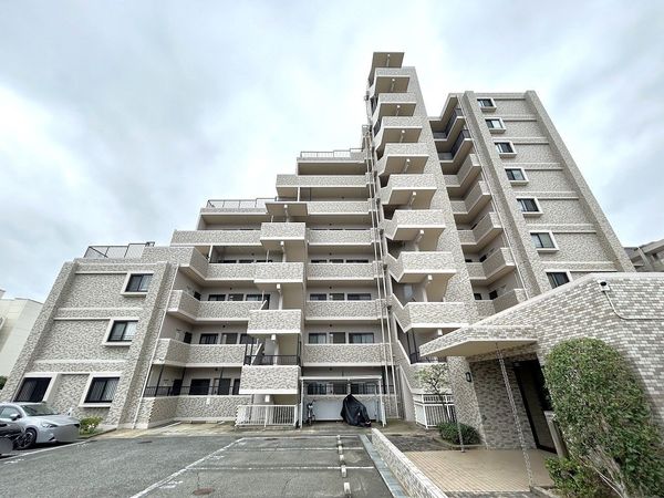 ベルヴィ香椎十番館 外観