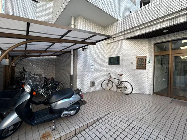 バイク置き場、駐輪場