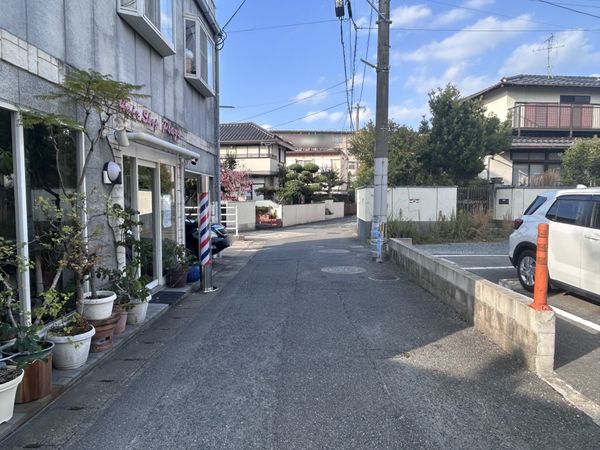 前面道路含む外観