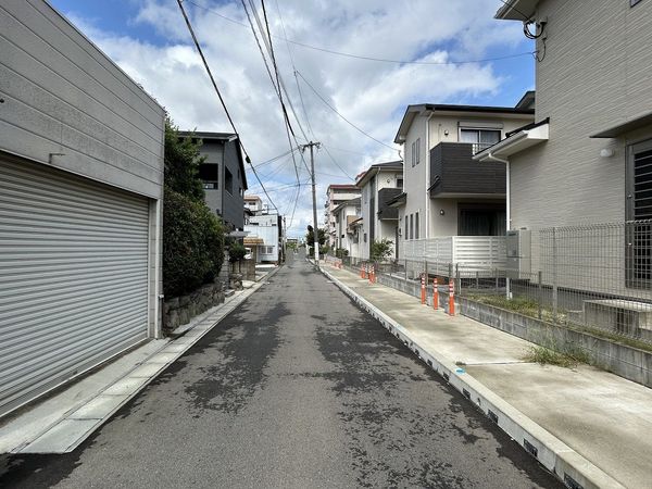 前面道路含む外観
