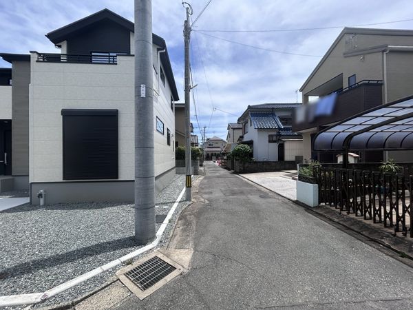 前面道路含む外観
