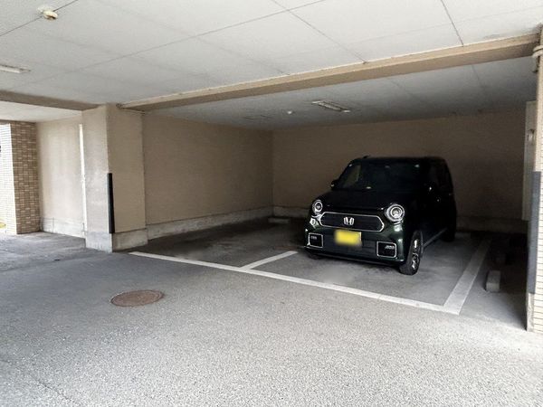 ビブレマンション次郎丸 駐車場