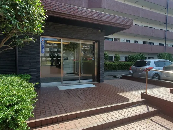 エントランス前
