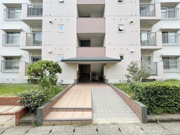 大町団地 13号棟 外観 大町団地 13号棟 外観