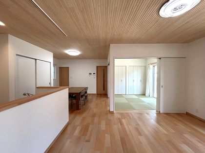 諸岡三丁目 戸建 リビング