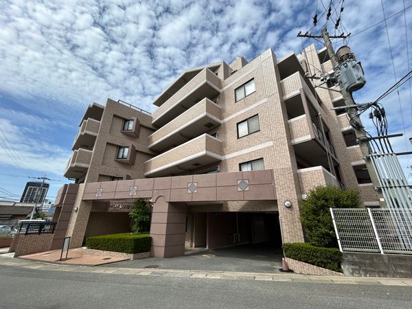 アーバンパレス空港前 外観