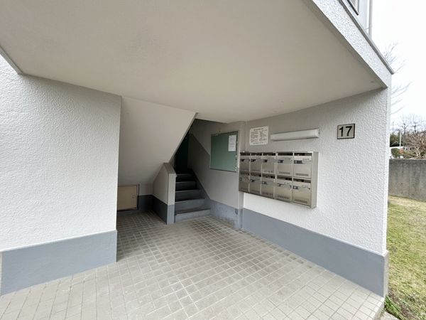 油山住宅 17号棟 エントランス 油山住宅 17号棟 エントランス